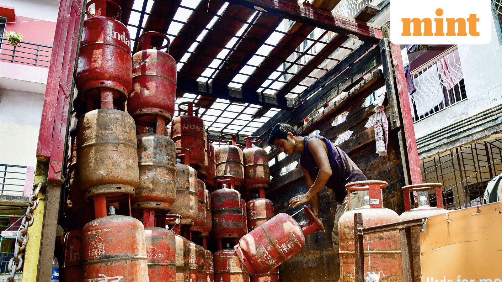 LPG prices today in your city: Domestic and commercial cylinder rates in Delhi, Mumbai, Bengaluru, Kolkata on 17 June