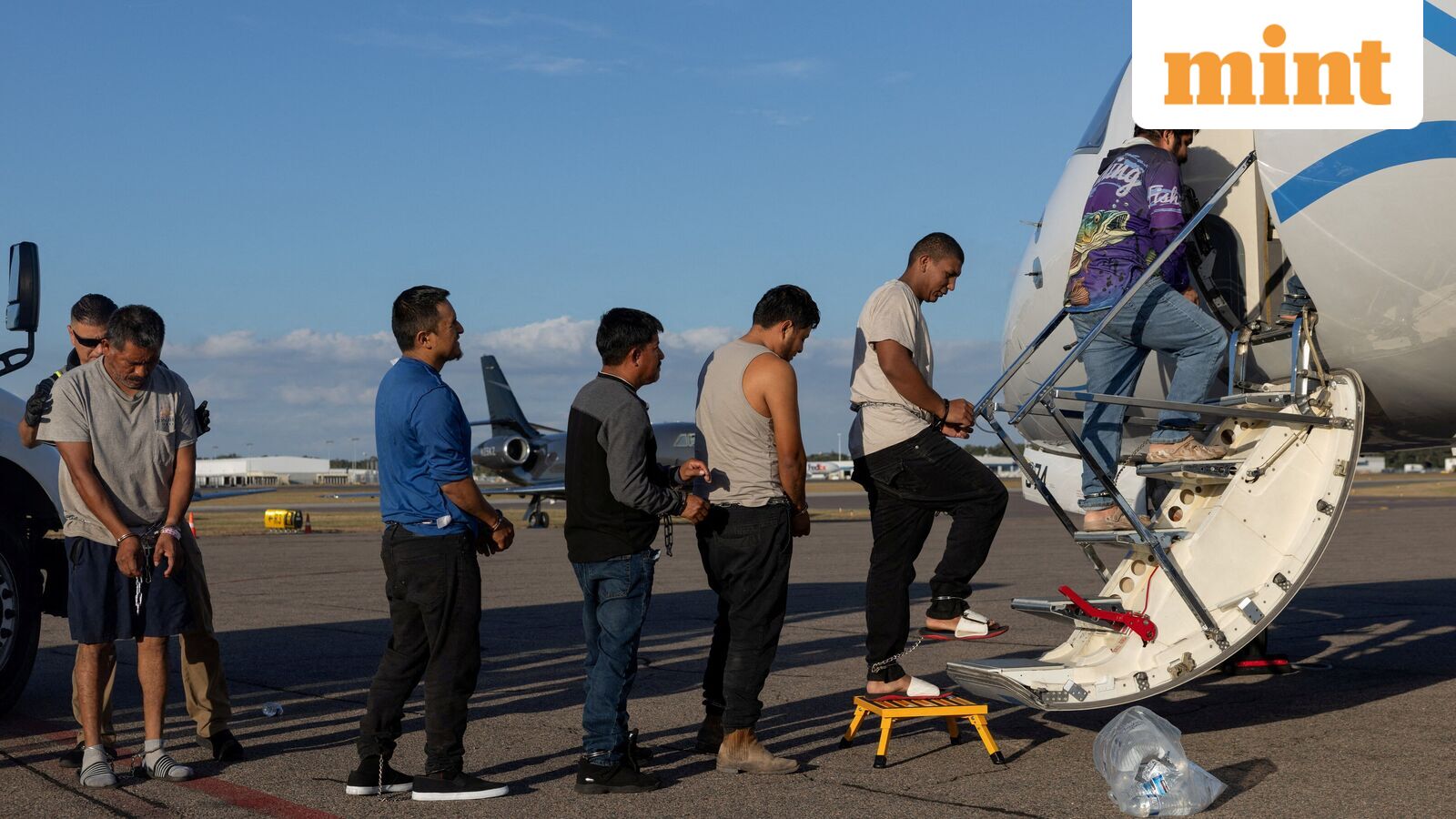 Trump admin weighs plan to reject asylum applications without interviewing applicants amid massive backlog