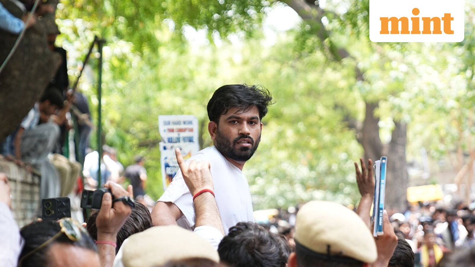 CJP Protest: A Saturday with ‘Cockroaches’ at Jantar Mantar – Of students, reels and slogans