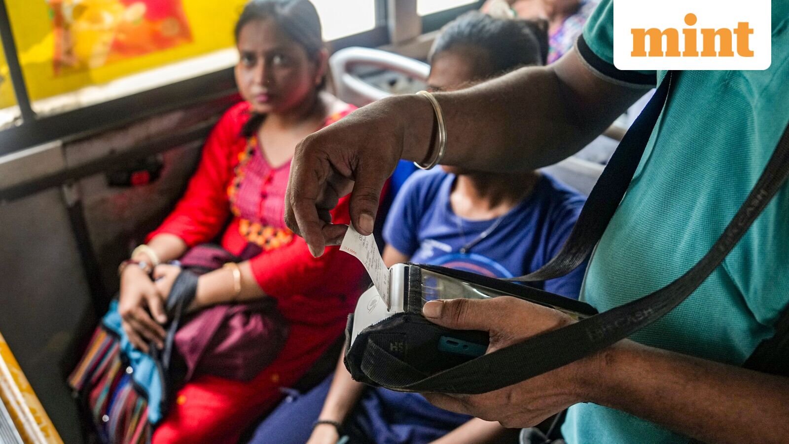 Karnataka minister asked to leave BMTC bus by conductor for not having change during surprise check | Watch