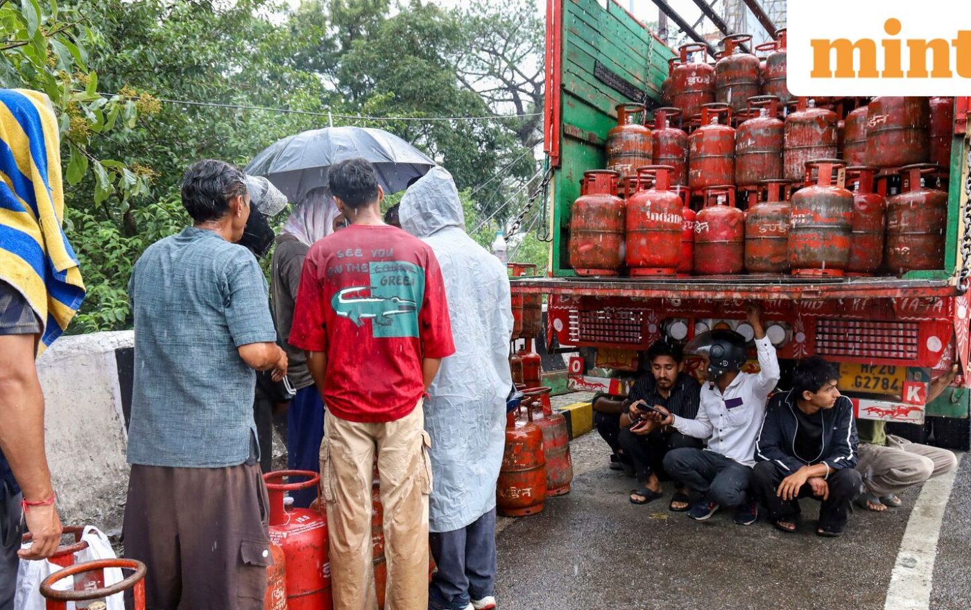 LPG price today: Cost of commercial and domestic cooking gas in Delhi, Mumbai, Kolkata, other cities amid crude surge