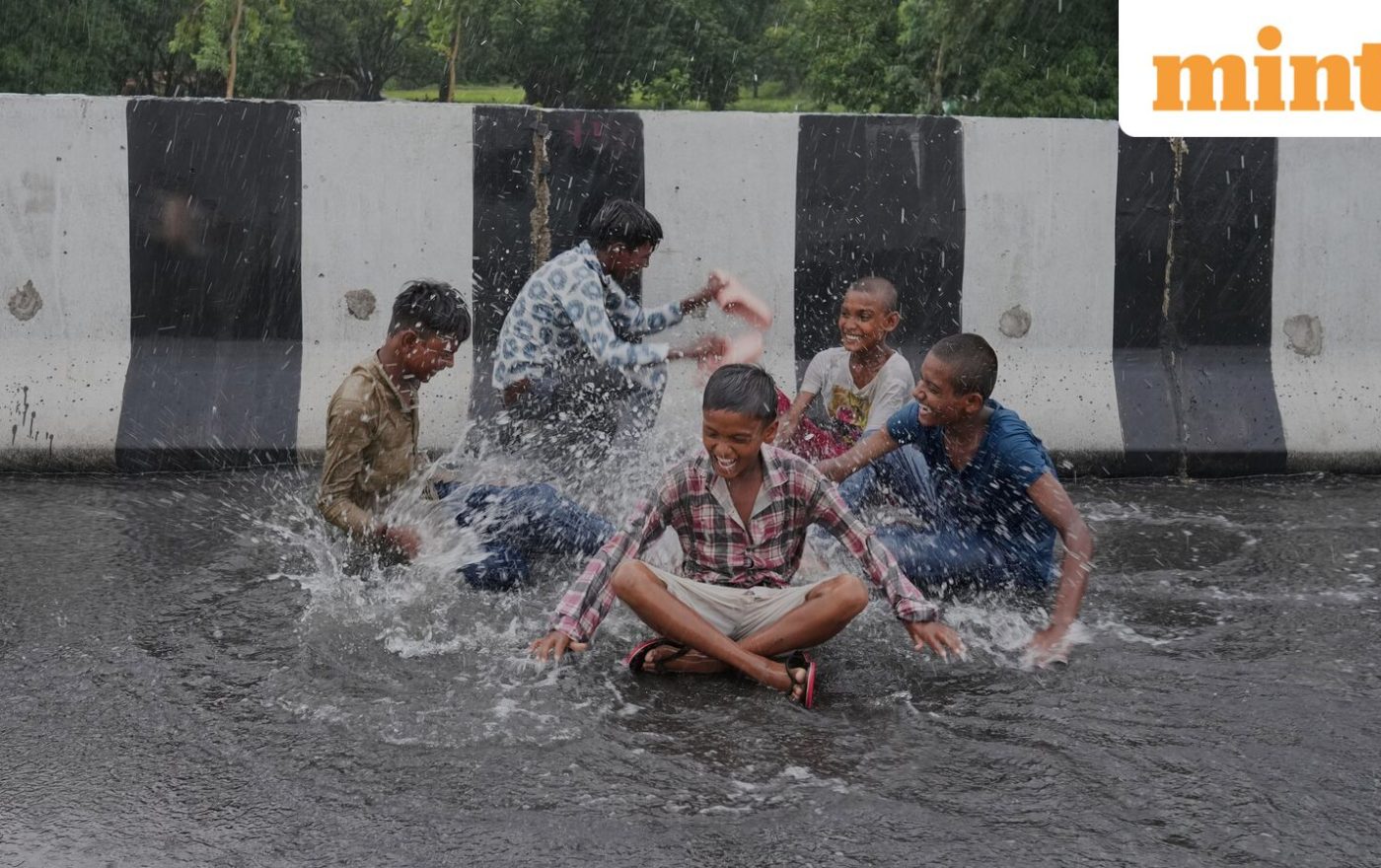 Weather Today LIVE: Heavy rain to continue in Delhi, IMD issues flash flood risk in four states