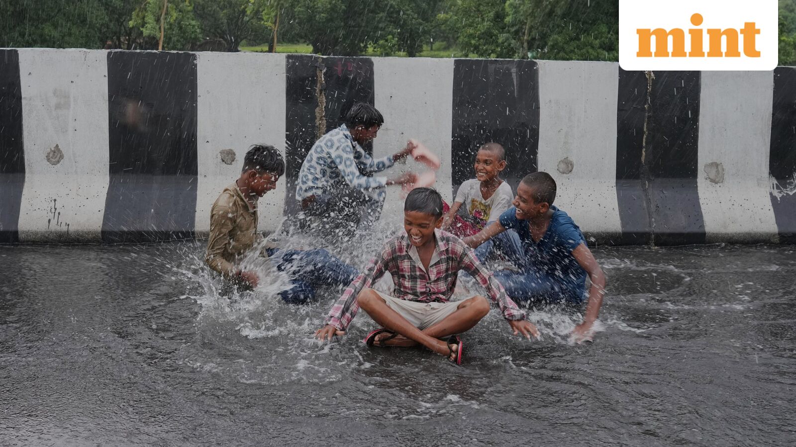 Weather Today LIVE: Heavy rain to continue in Delhi, IMD issues flash flood risk in four states